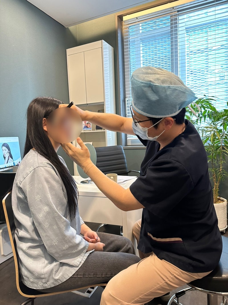 Should Upper and Lower Blepharoplasty Be Done Together? Price, Recovery, Swelling, Side Effects, and Insurance Coverage 