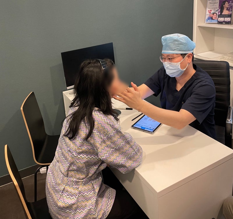 Berapa Hari yang Dibutuhkan untuk Kembali Bekerja Setelah Operasi Blefaroplasti Atas? Dokter Bedah Menjelaskan Kriteria 