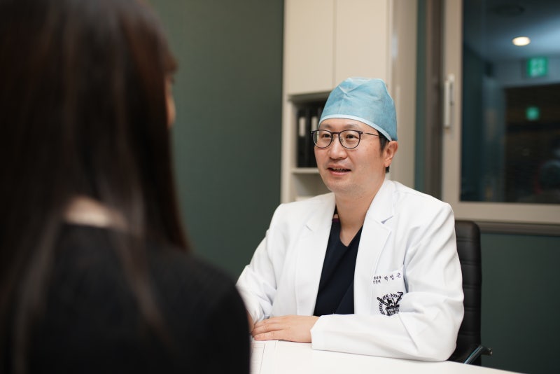 Under-eye Fat Repositioning vs. Lower Blepharoplasty: What's the Difference? Criteria for Sagging & Dark Circles, and Ho